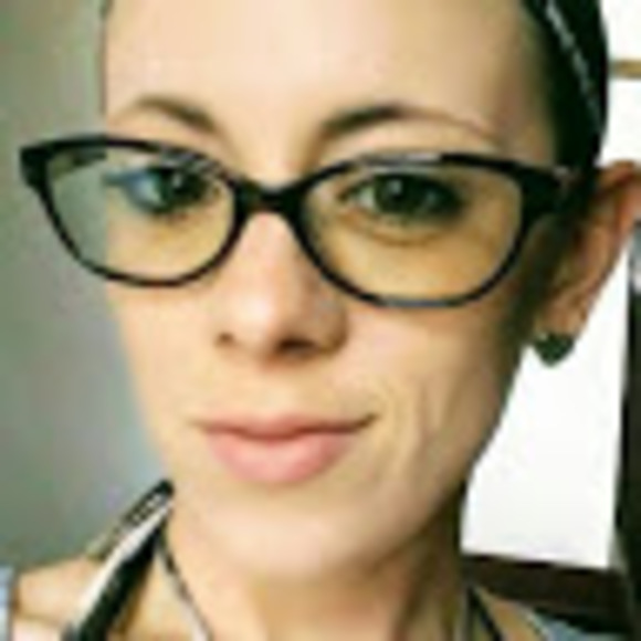 Meet your Posher, Britt - Picture 1 of 1